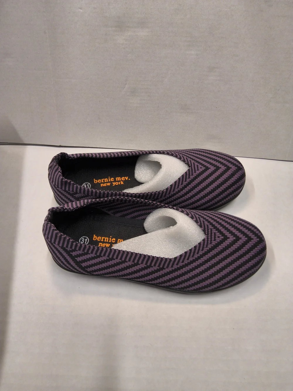 New In Box bernie mev. Girls Purple and Black Chevron Slip-On Flats Size 31